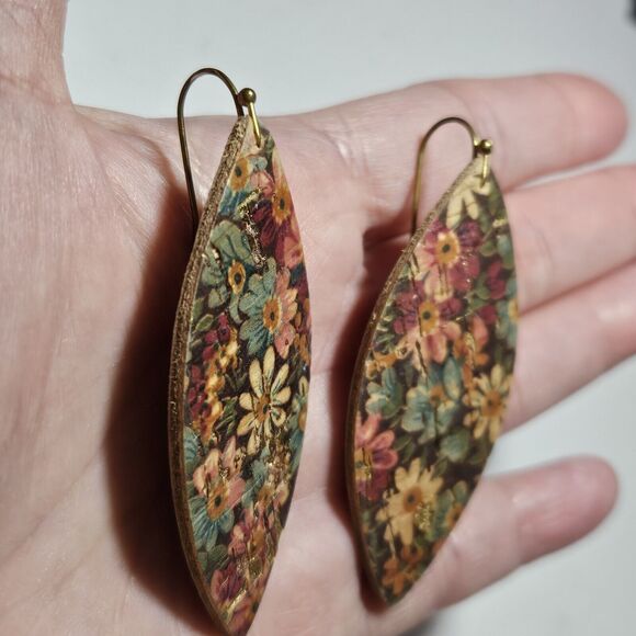 Pink And Blue Flower Cork With Gold Dangling Earrings - Picture 3 of 11